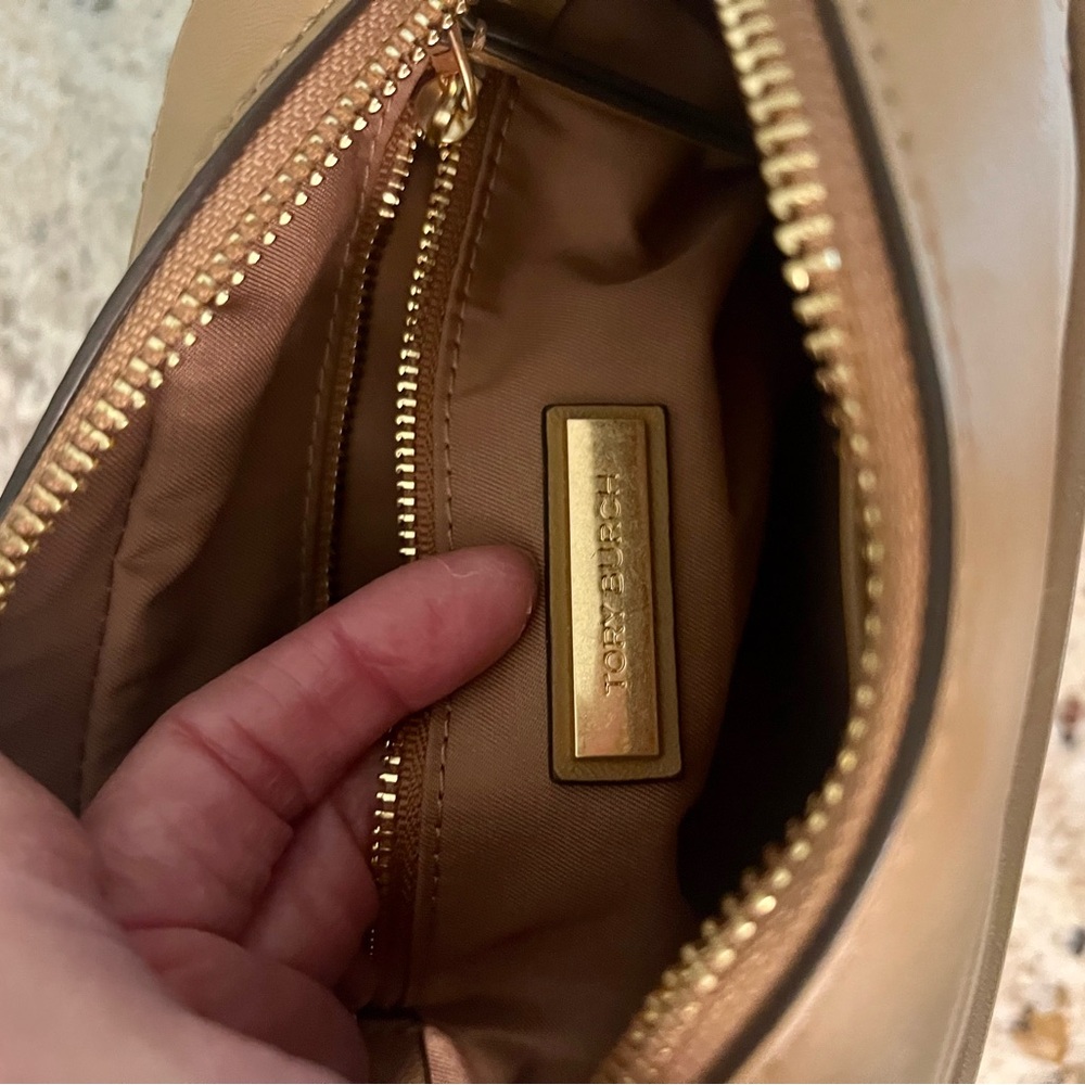 Tory Burch Quilted Fleming  Crossbody Bag - Picture 7 of 8